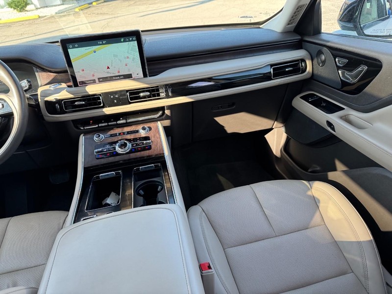 Lincoln Aviator Vehicle Image 19