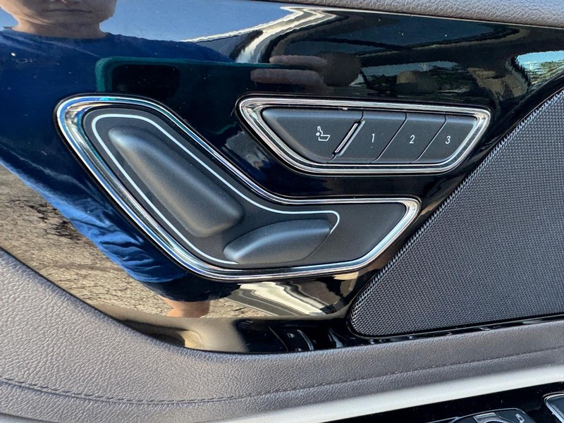 Lincoln Aviator Vehicle Image 22