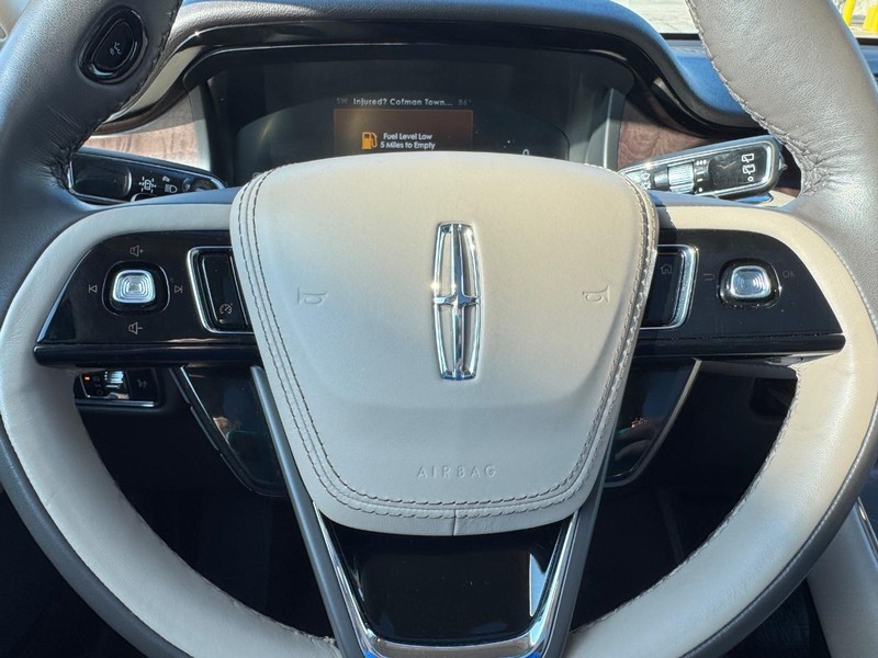 Lincoln Aviator Vehicle Image 23