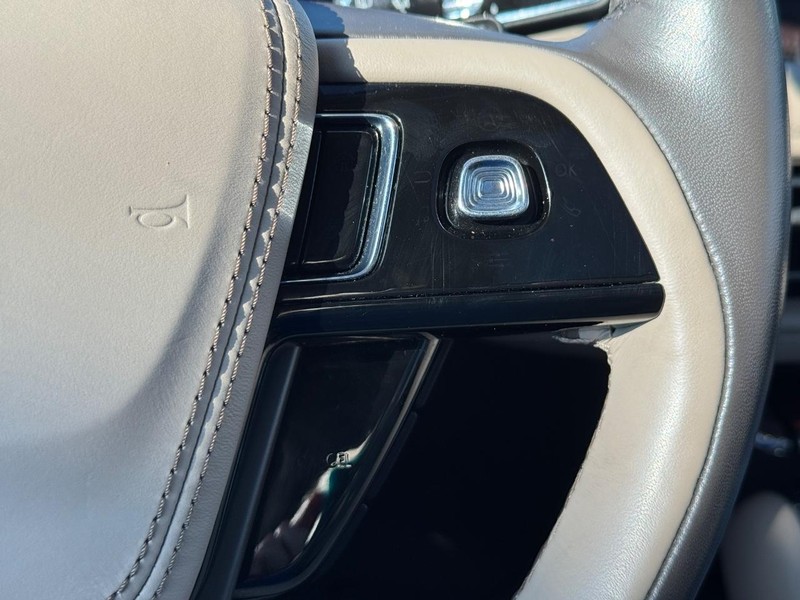 Lincoln Aviator Vehicle Image 25