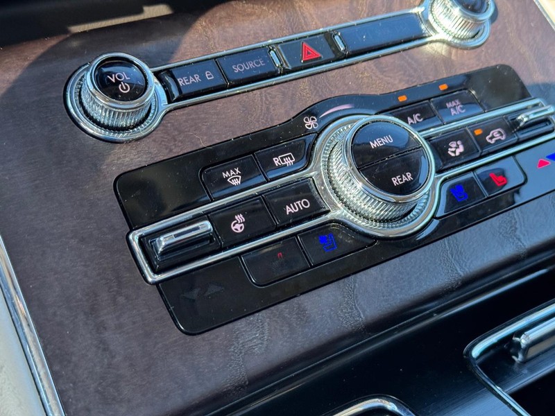Lincoln Aviator Vehicle Image 27