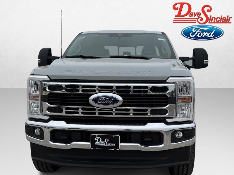 Ford Super Duty F-250 SRW Vehicle Image 02