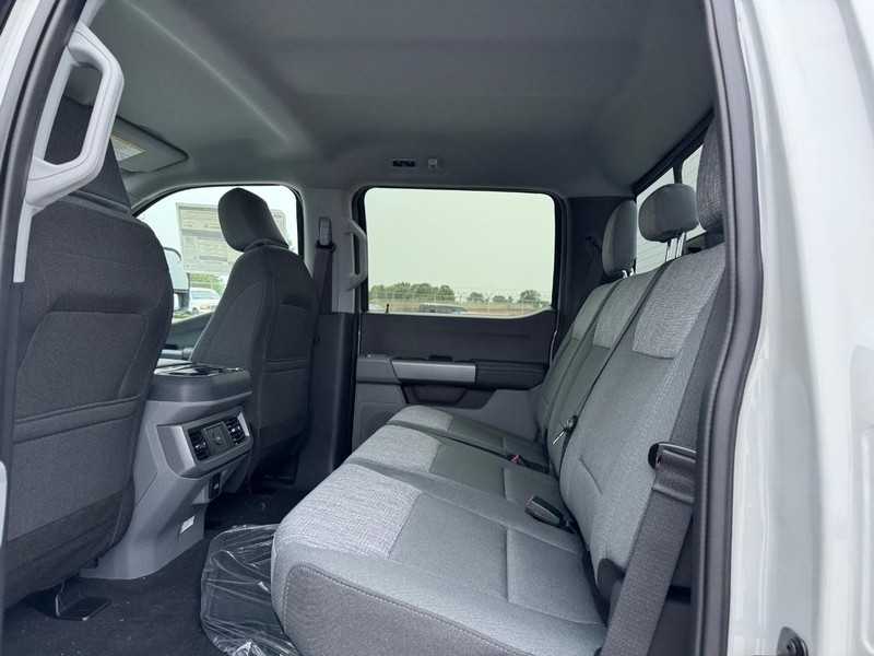 Ford Super Duty F-250 SRW Vehicle Image 12