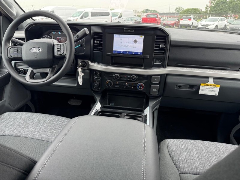 Ford Super Duty F-250 SRW Vehicle Image 14