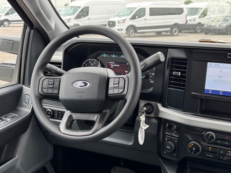 Ford Super Duty F-250 SRW Vehicle Image 15
