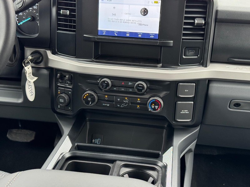Ford Super Duty F-250 SRW Vehicle Image 17