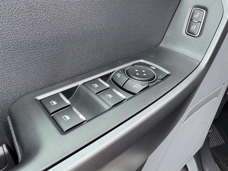 Ford Super Duty F-250 SRW Vehicle Image 19