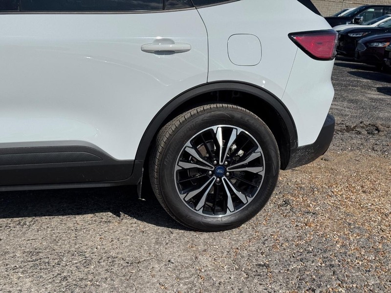 Ford Escape Vehicle Image 11