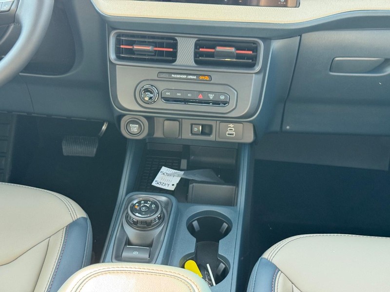 Ford Maverick Vehicle Image 18
