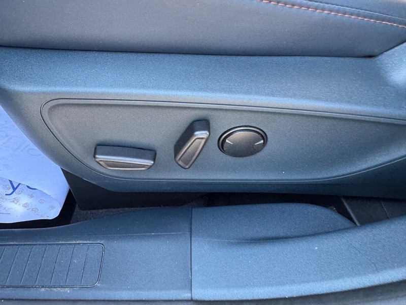 Ford Maverick Vehicle Image 19