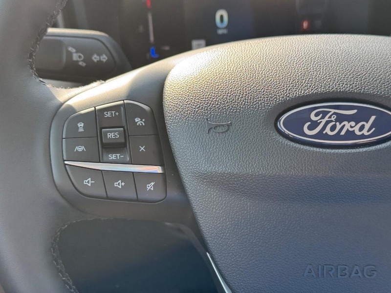 Ford Maverick Vehicle Image 22