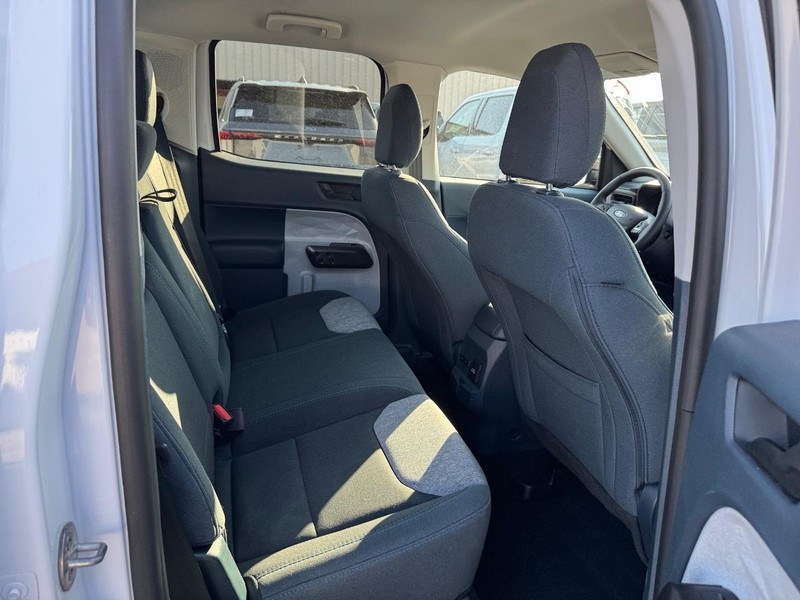Ford Maverick Vehicle Image 13