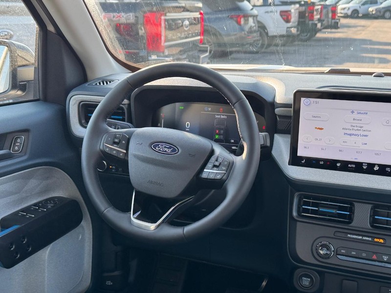 Ford Maverick Vehicle Image 15