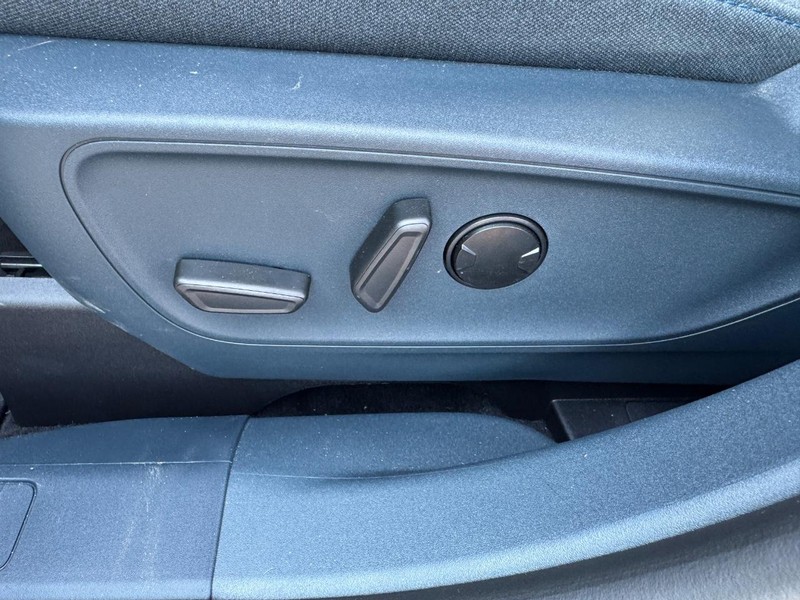 Ford Maverick Vehicle Image 18