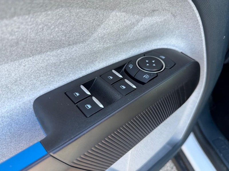 Ford Maverick Vehicle Image 19