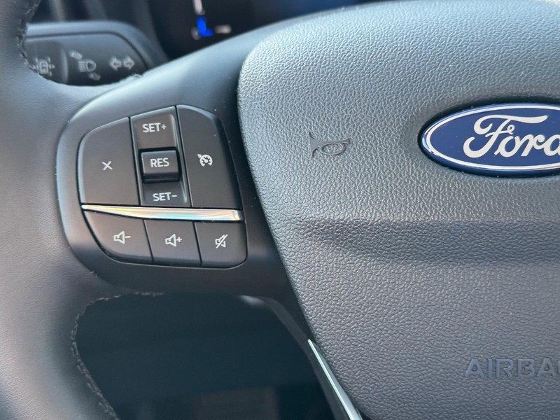 Ford Maverick Vehicle Image 21