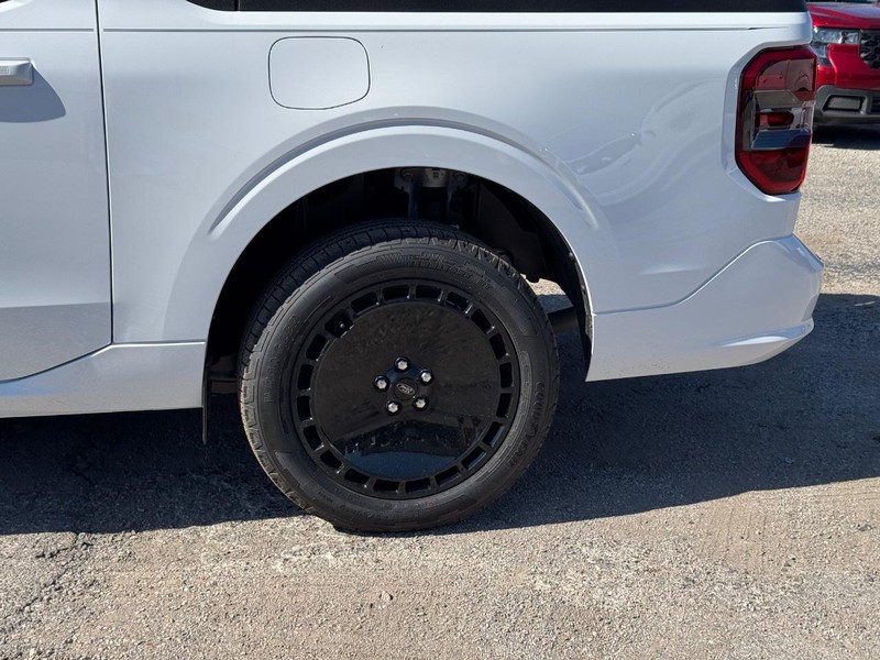 Ford Maverick Vehicle Image 11