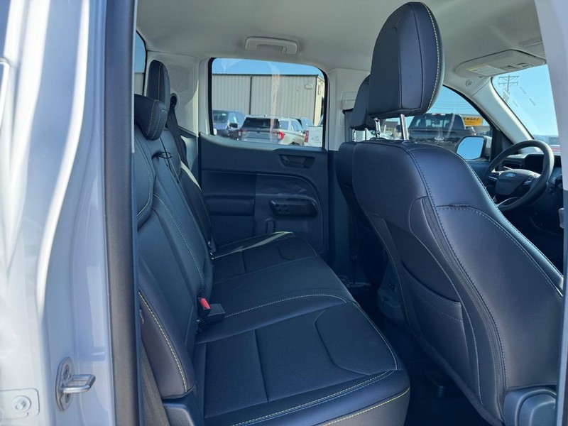 Ford Maverick Vehicle Image 13