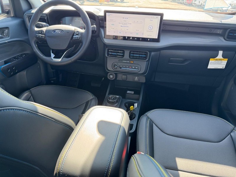Ford Maverick Vehicle Image 14