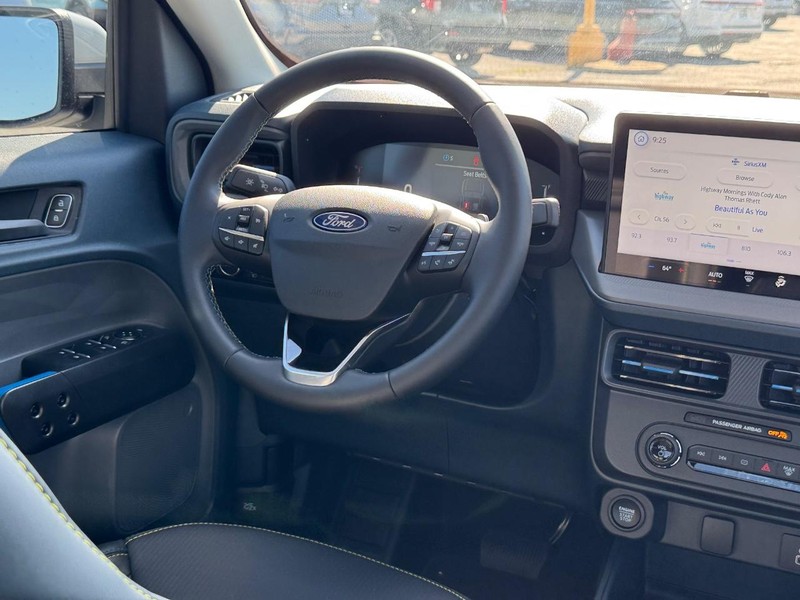 Ford Maverick Vehicle Image 15