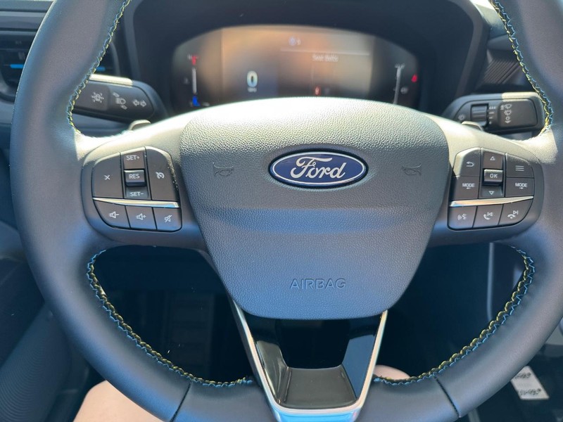 Ford Maverick Vehicle Image 18