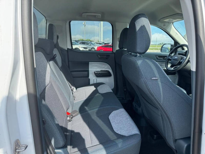 Ford Maverick Vehicle Image 13