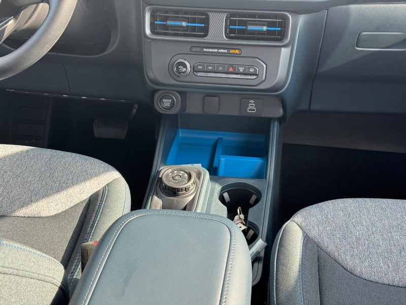 Ford Maverick Vehicle Image 17