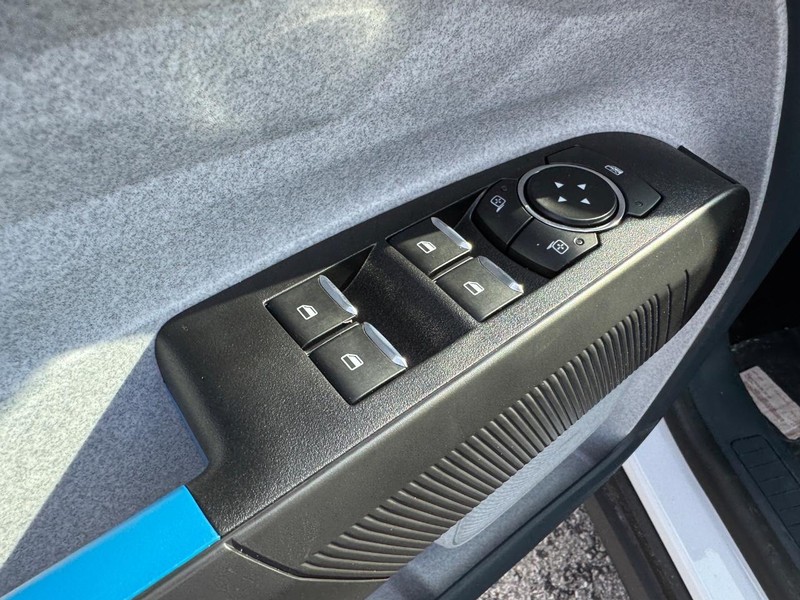 Ford Maverick Vehicle Image 19