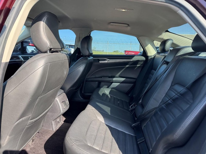 Ford Fusion Vehicle Image 12