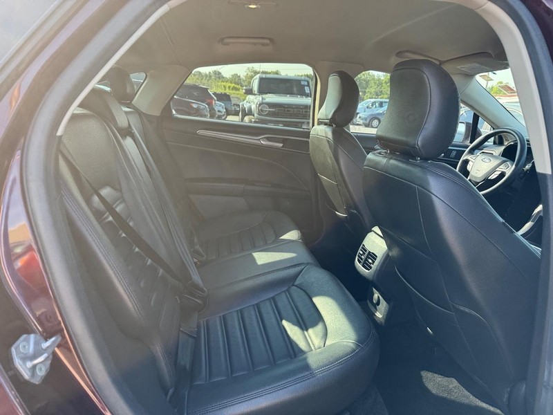 Ford Fusion Vehicle Image 13