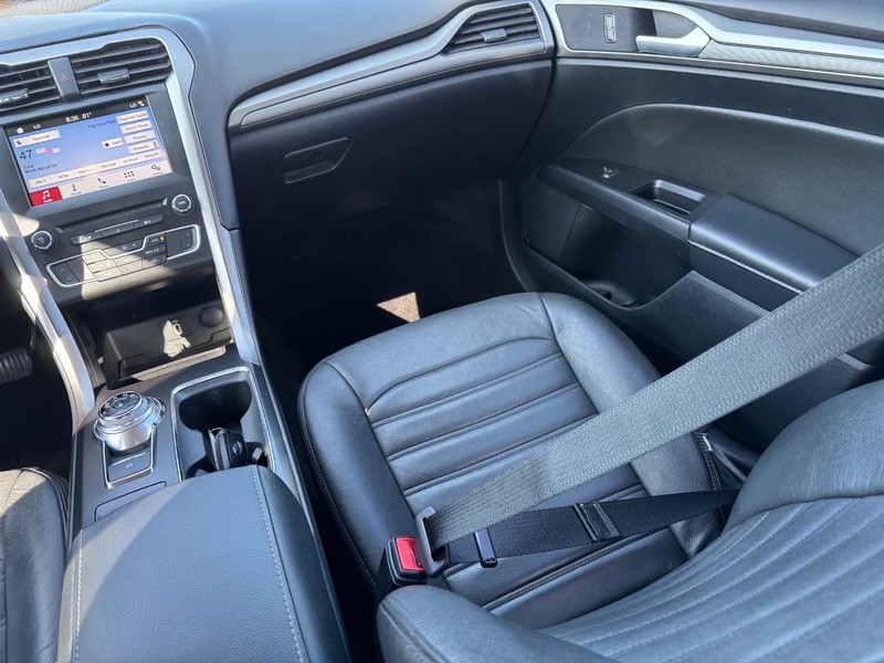 Ford Fusion Vehicle Image 16