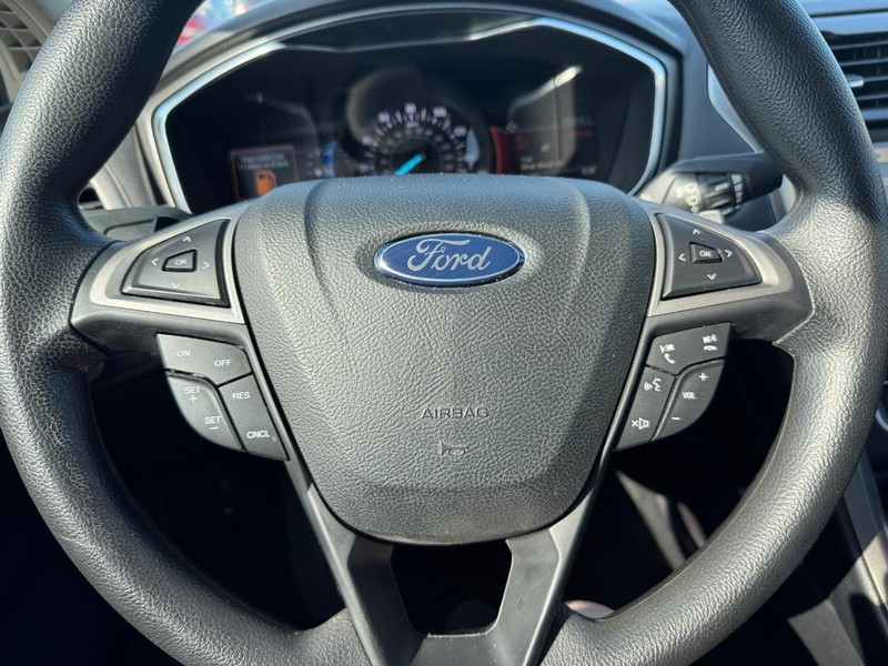 Ford Fusion Vehicle Image 20