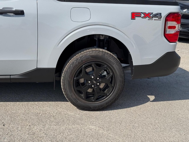 Ford Maverick Vehicle Image 11