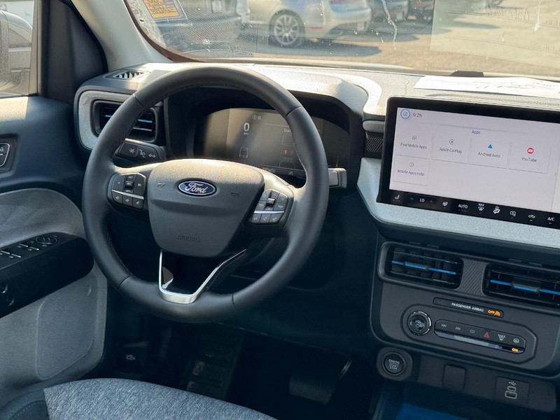 Ford Maverick Vehicle Image 16