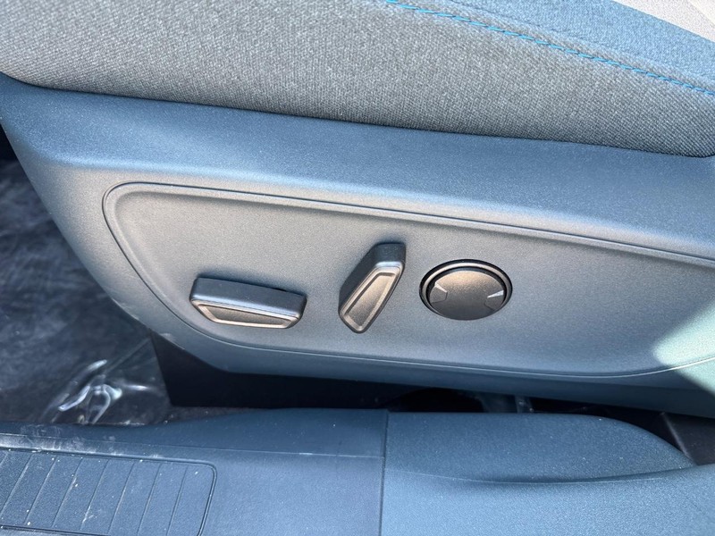 Ford Maverick Vehicle Image 19