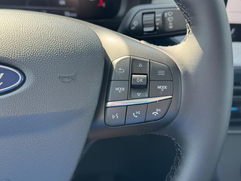 Ford Maverick Vehicle Image 23
