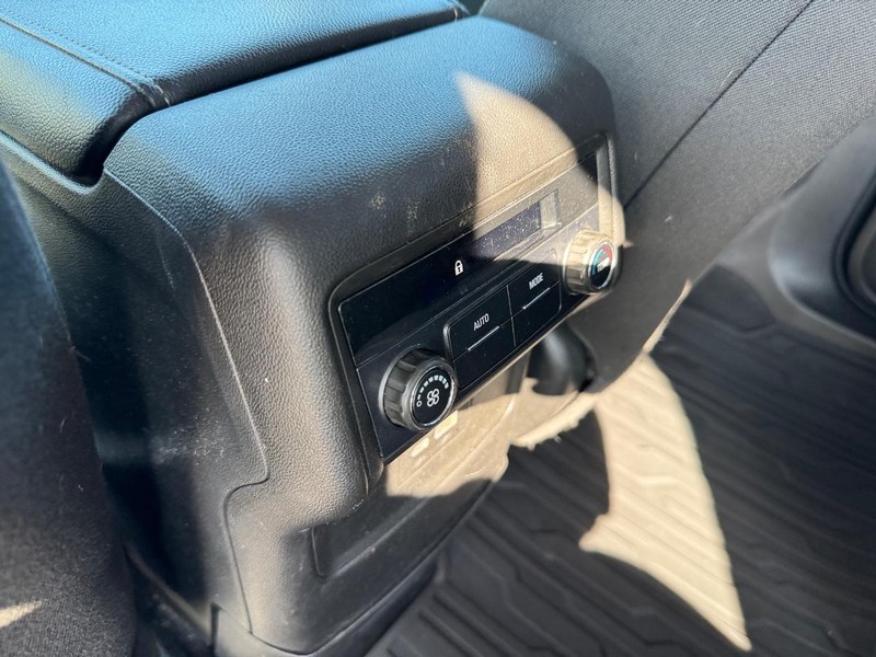 GMC Acadia Vehicle Image 13