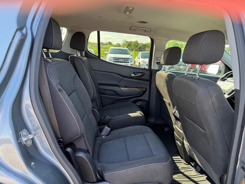 GMC Acadia Vehicle Image 14