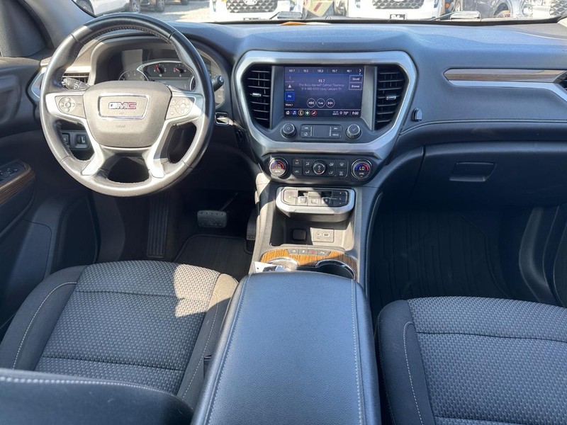 GMC Acadia Vehicle Image 16