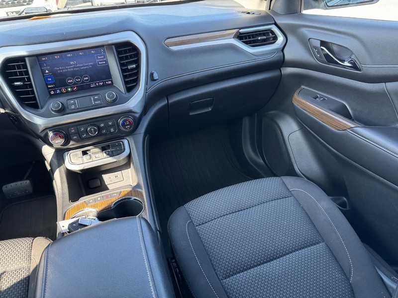 GMC Acadia Vehicle Image 17