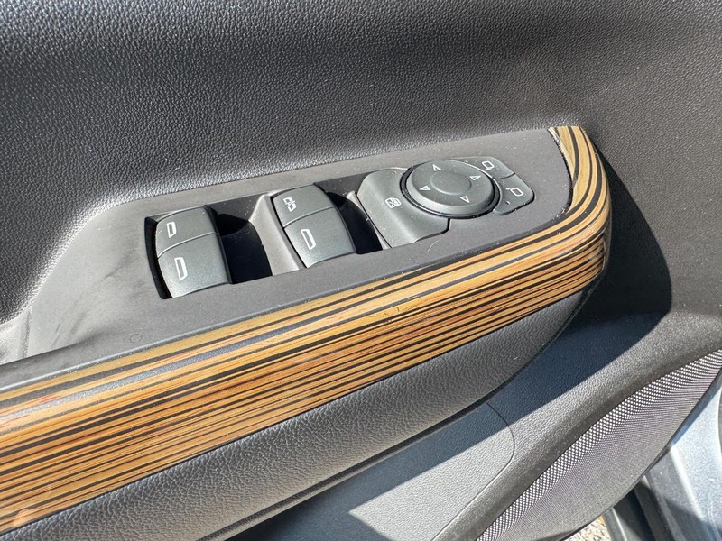 GMC Acadia Vehicle Image 19
