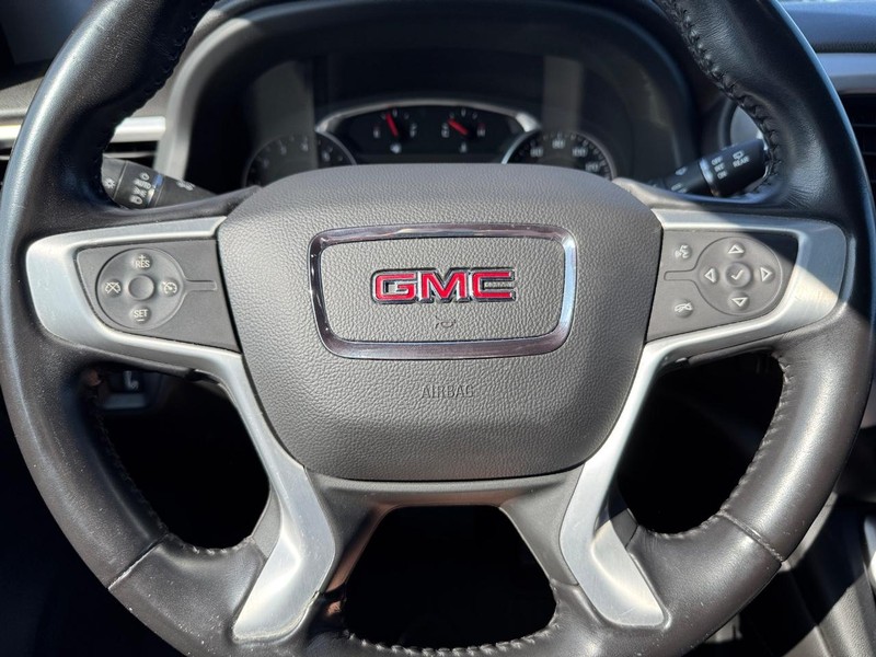 GMC Acadia Vehicle Image 20