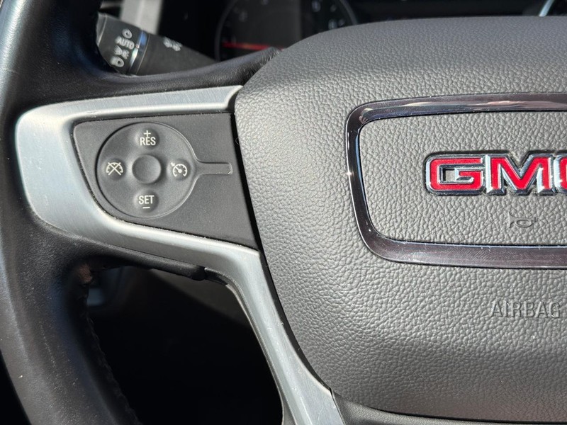 GMC Acadia Vehicle Image 21