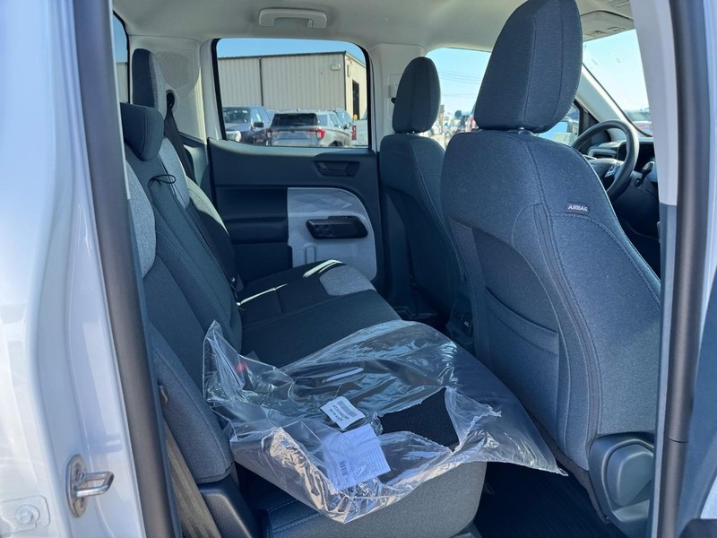 Ford Maverick Vehicle Image 13