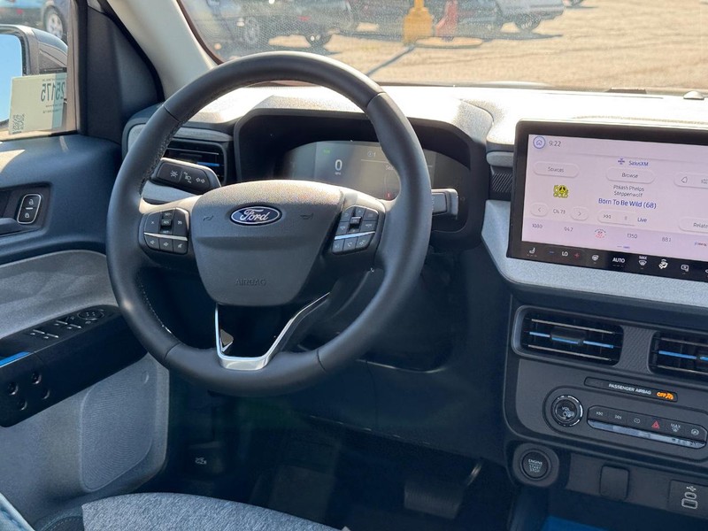 Ford Maverick Vehicle Image 15