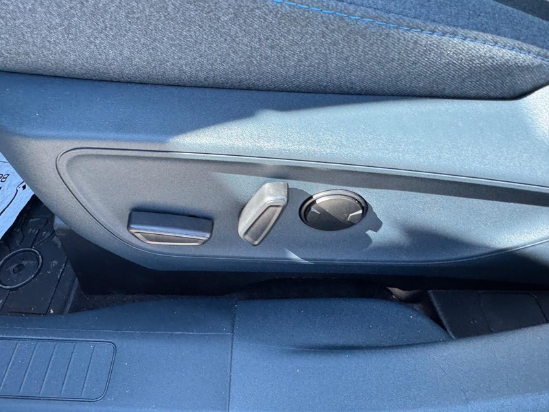Ford Maverick Vehicle Image 16