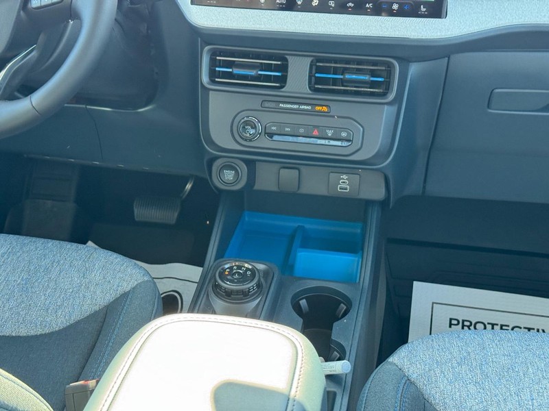 Ford Maverick Vehicle Image 18