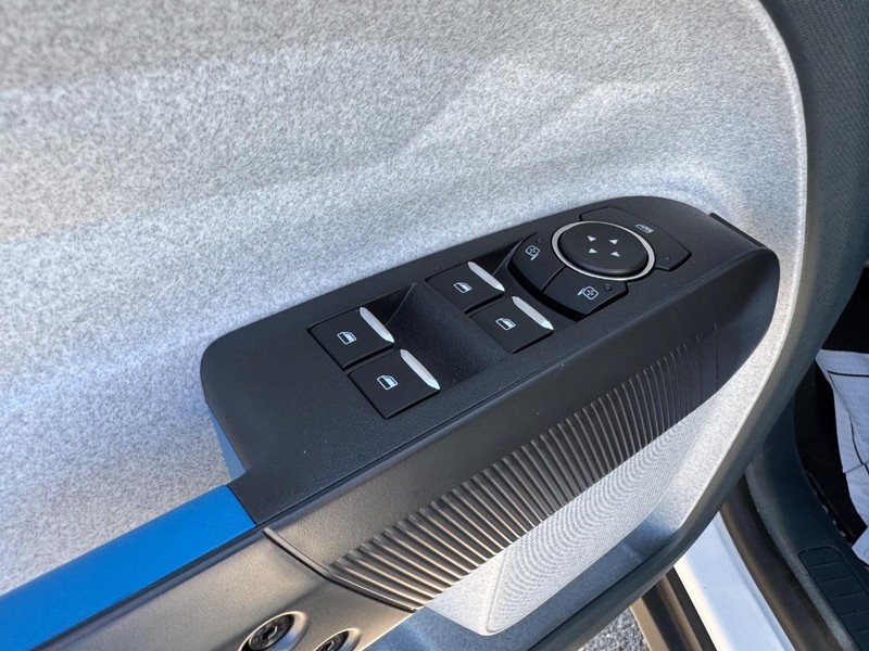 Ford Maverick Vehicle Image 19