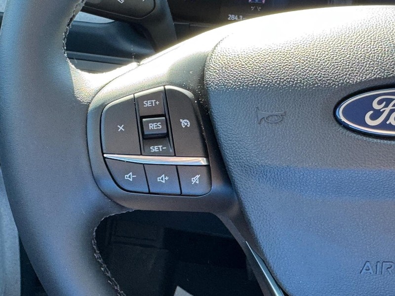 Ford Maverick Vehicle Image 21
