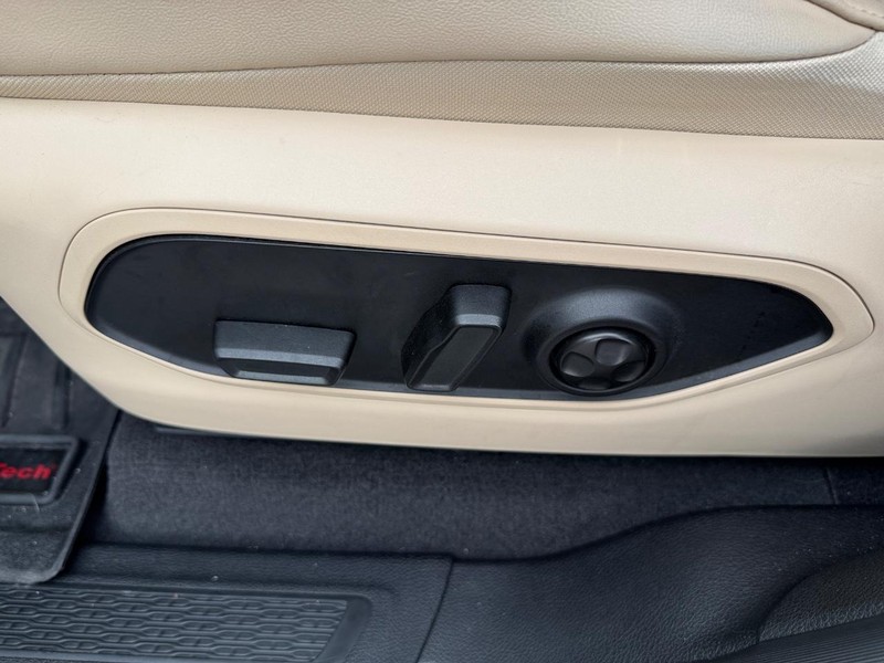 Jeep Grand Cherokee L Vehicle Image 19